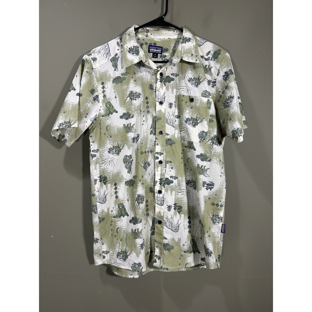 Patagonia Organic Cotton Mens Small AOP Short Sleeve Button Up Coastal Camping